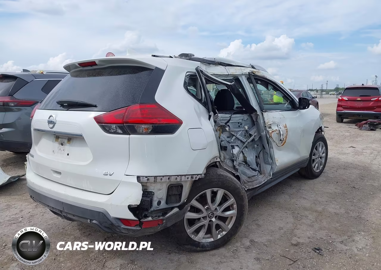 2017 Nissan Rogue Sv VIN:KNMAT2MT6HP586640 - 4