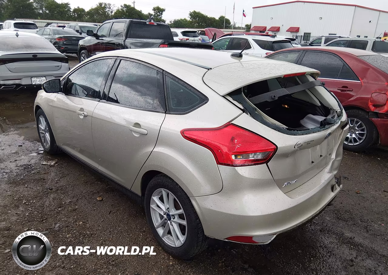 2017 Ford Focus Se VIN:1FADP3K20HL262887 - 3