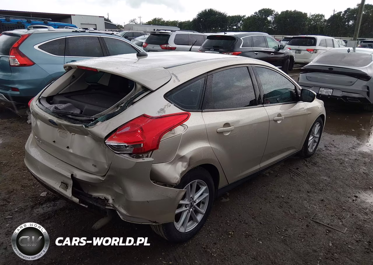 2017 Ford Focus Se VIN:1FADP3K20HL262887 - 4