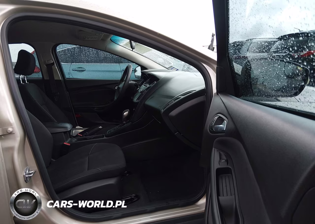 2017 Ford Focus Se VIN:1FADP3K20HL262887 - 5