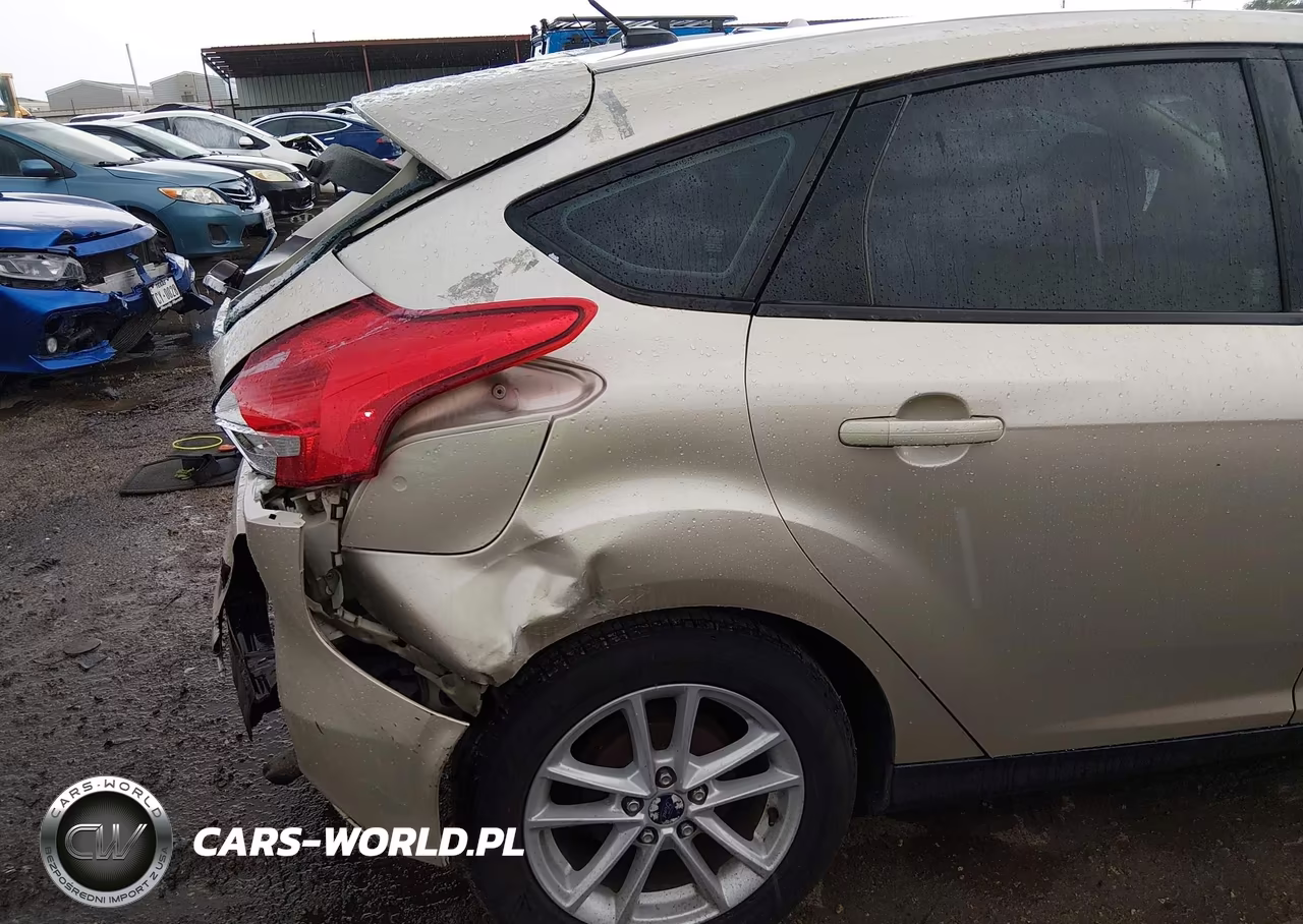 2017 Ford Focus Se VIN:1FADP3K20HL262887 - 6
