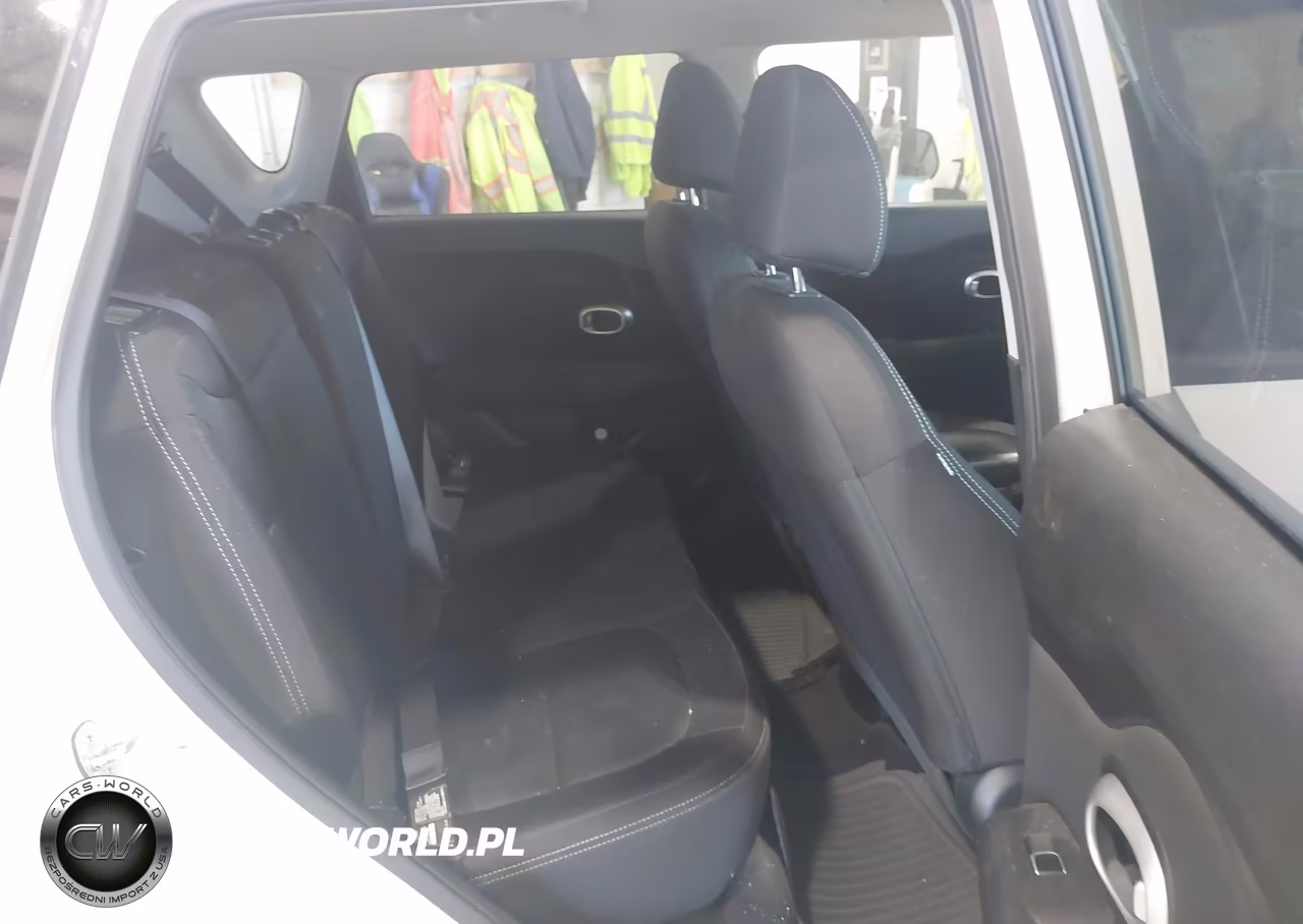 2018 Kia Soul VIN:KNDJN2A22J7901767 - 8