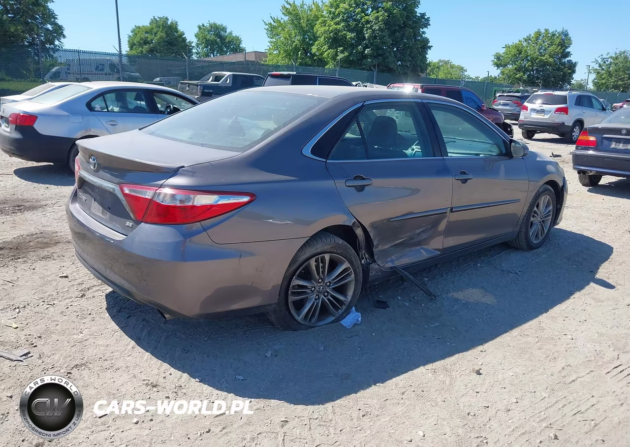 2015 Toyota Camry Se VIN:4T1BF1FK3FU059644 - 4
