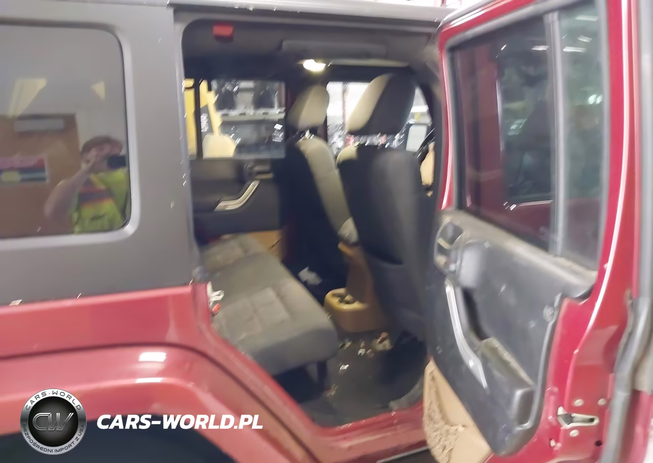 2012 Jeep Wrangler Unlimited Sahara VIN:1C4BJWEG3CL239950 - 8