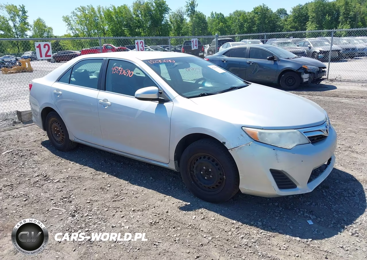 2014 Toyota Camry Le – zdjęcie 1 z 16