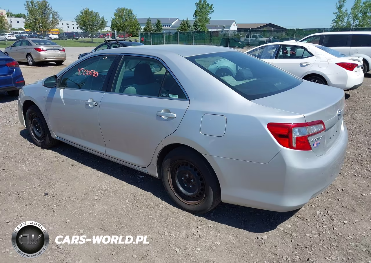 2014 Toyota Camry Le VIN:4T1BF1FK4EU368845 - 3