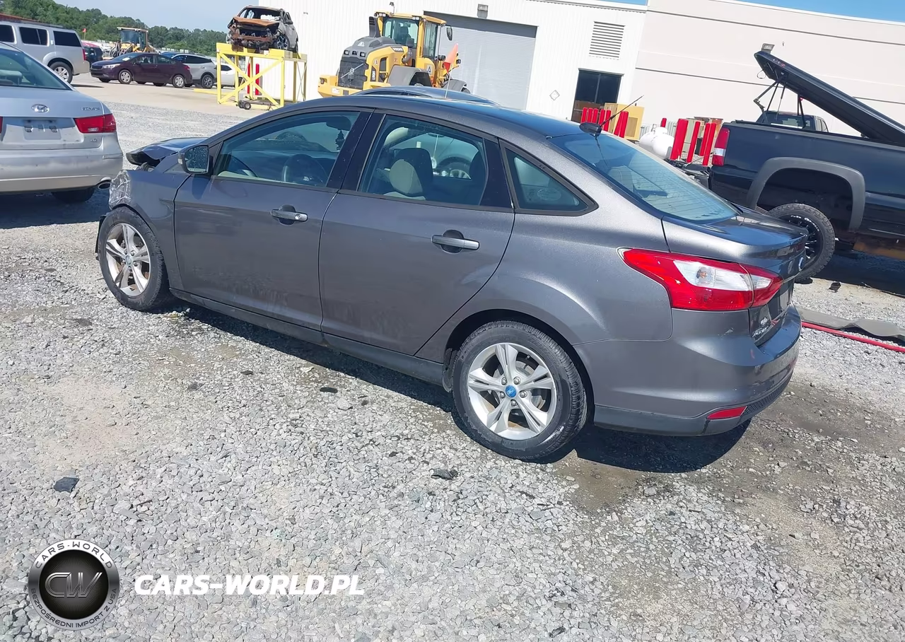 2013 Ford Focus Se VIN:1FADP3F24DL217570 - 3