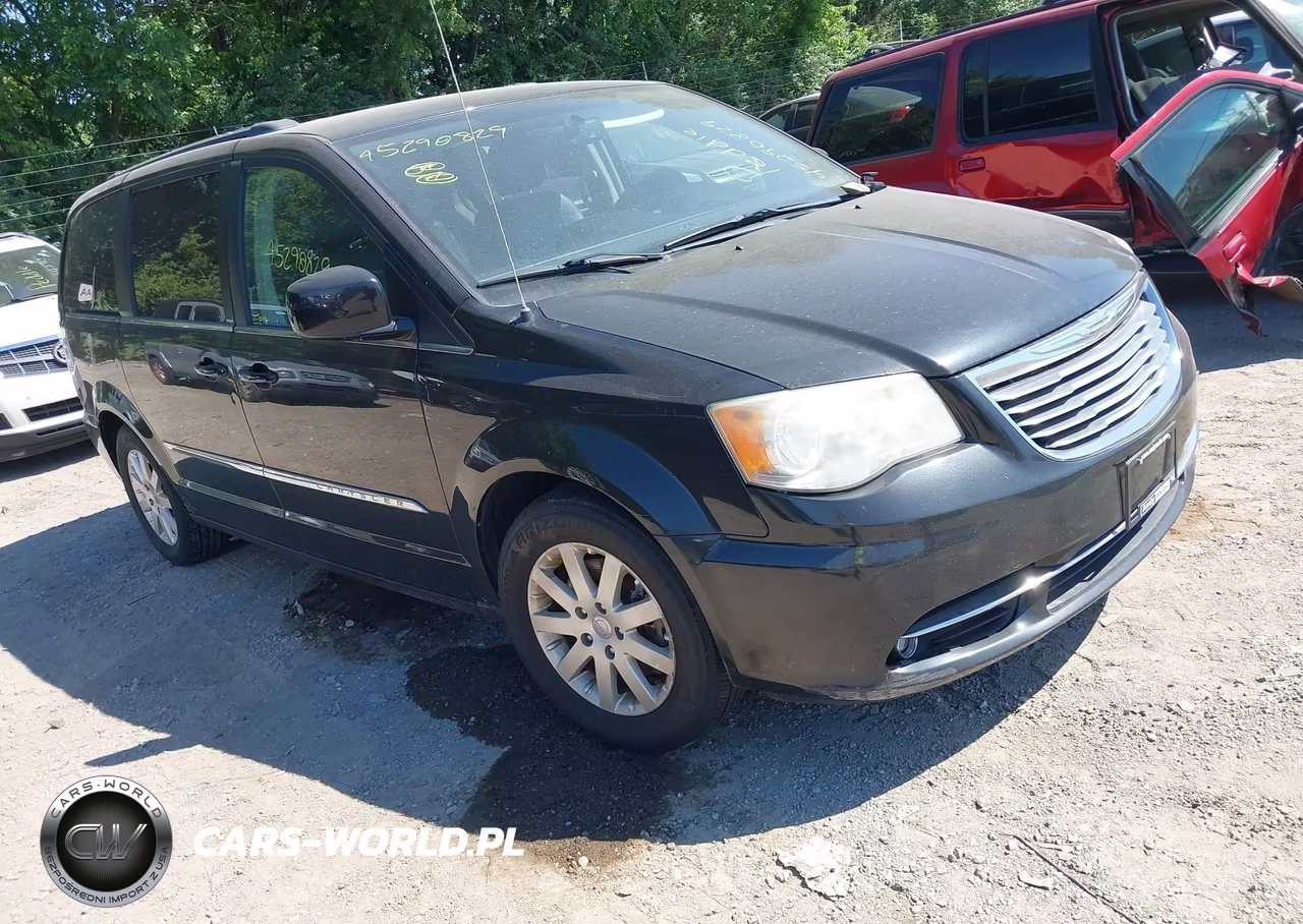 2013 Chrysler Town & Country Touring – zdjęcie 1 z 11