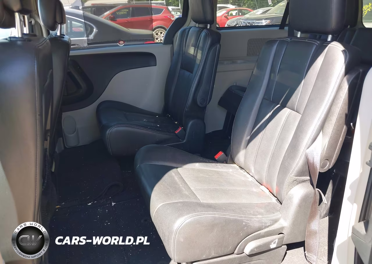 2013 Chrysler Town & Country Touring VIN:2C4RC1BGXDR696263 - 8