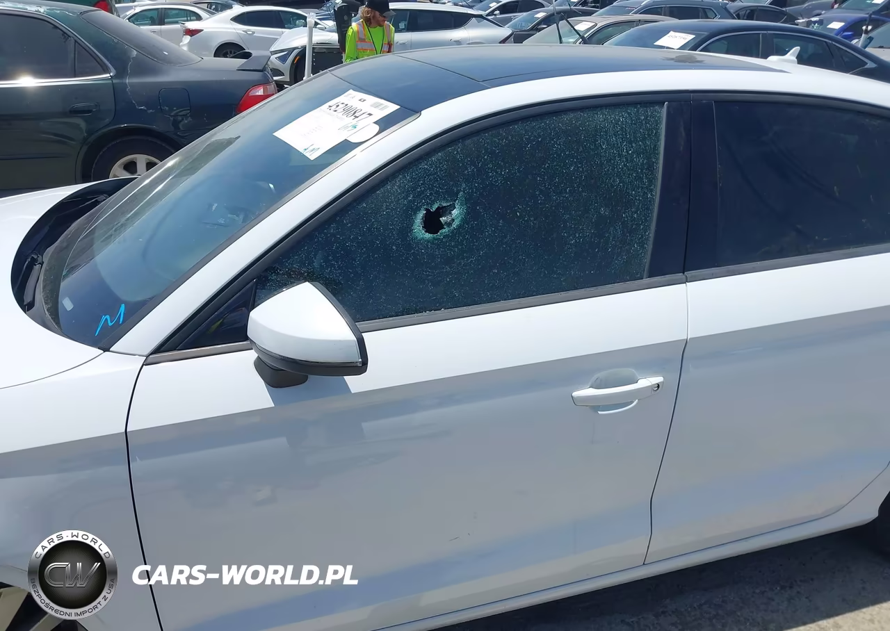 2017 Audi A3 2.0T Premium VIN:WAUAUGFF8H1064268 - 6