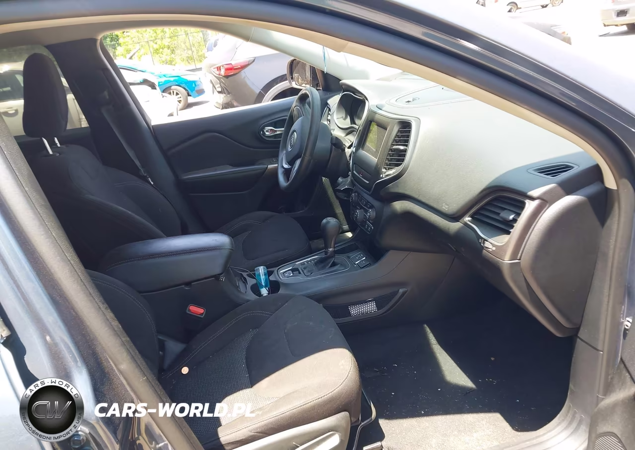 2020 Jeep Cherokee Latitude Fwd VIN:1C4PJLCB0LD569728 - 5