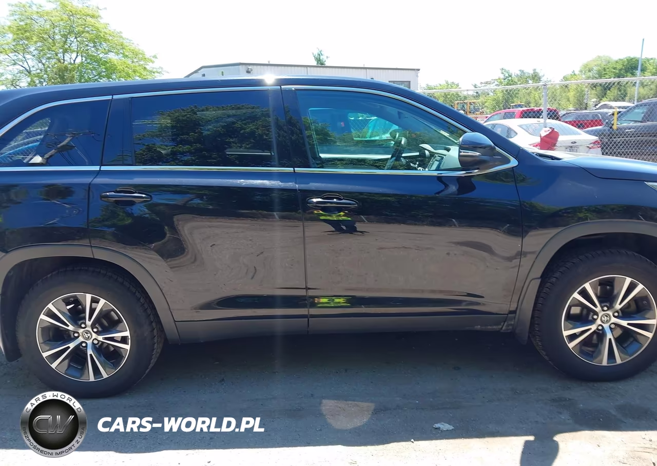 2019 Toyota Highlander Le VIN:5TDBZRFH7KS988166 - 13