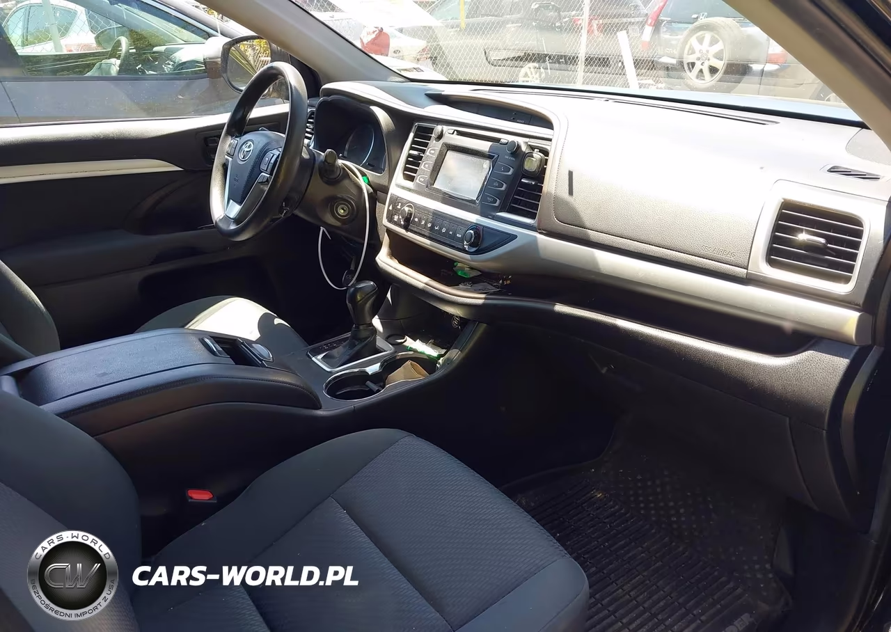 2019 Toyota Highlander Le VIN:5TDBZRFH7KS988166 - 5