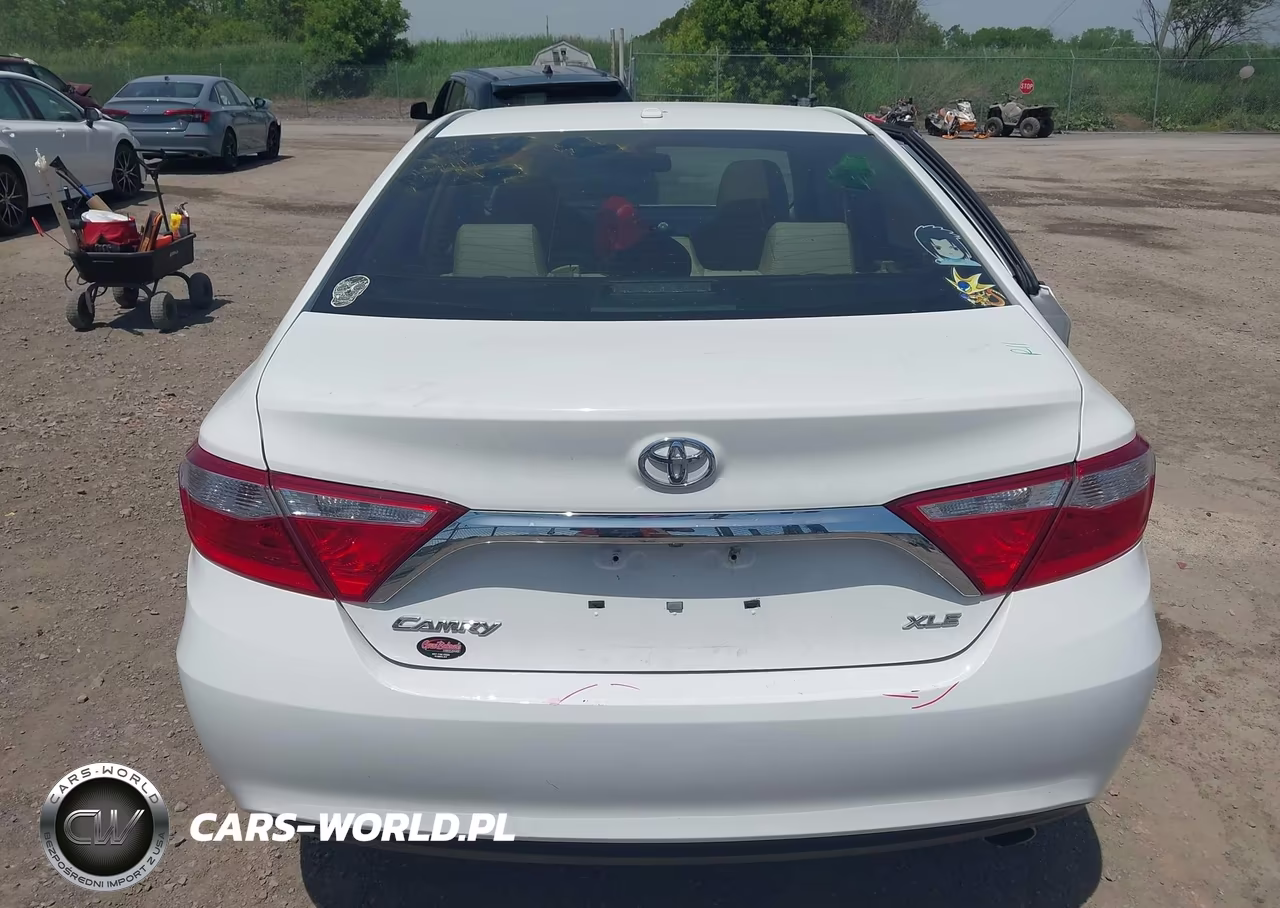 2016 Toyota Camry Xle VIN:4T1BF1FK3GU596192 - 16