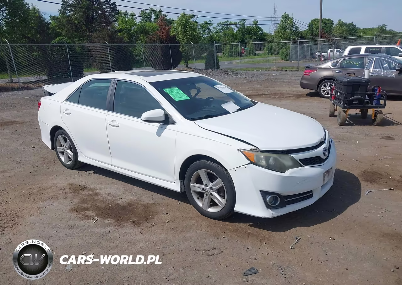 2014 Toyota Camry Se – zdjęcie 1 z 17