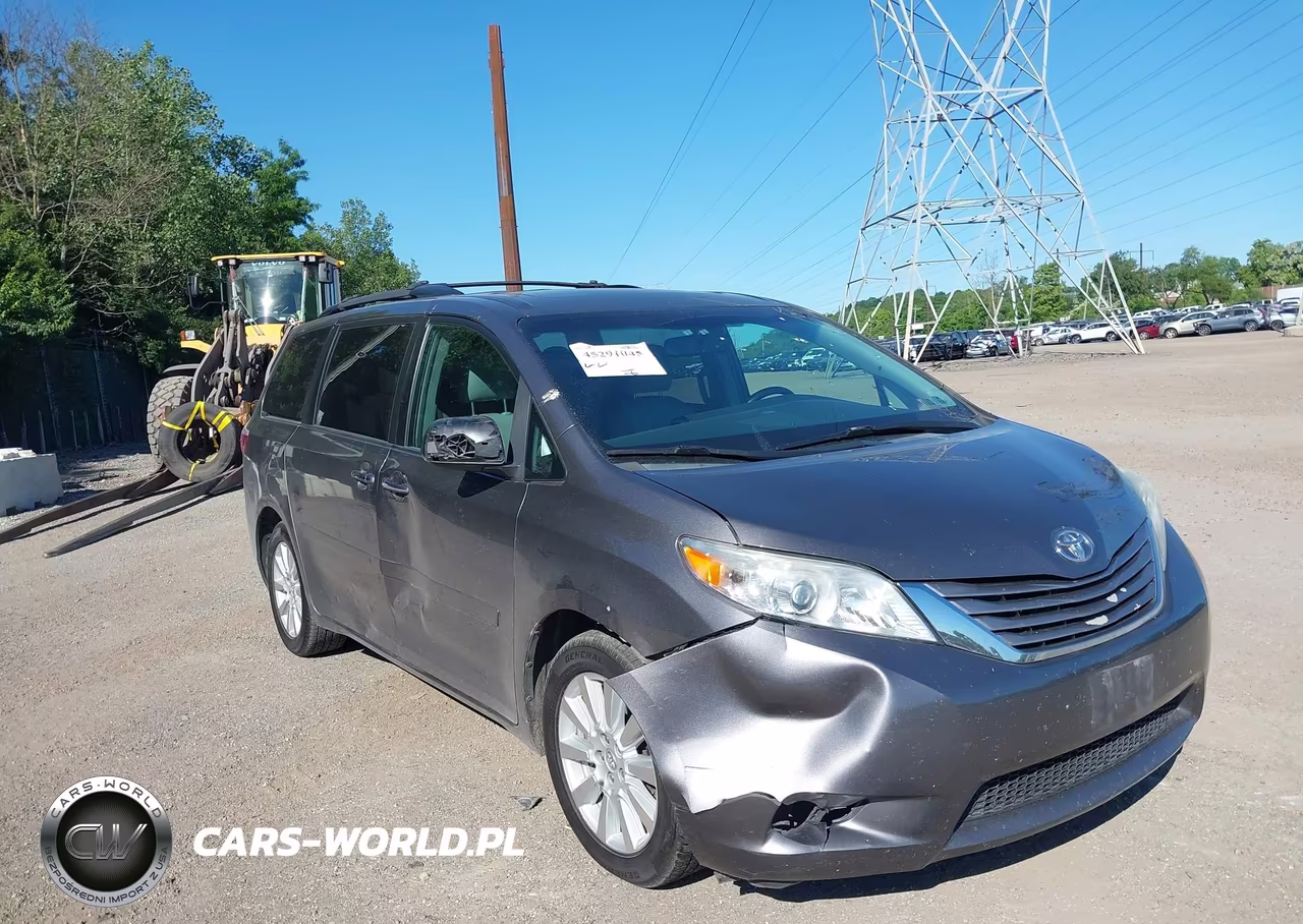 2015 Toyota Sienna Xle Premium 7 Passenger – zdjęcie 1 z 17