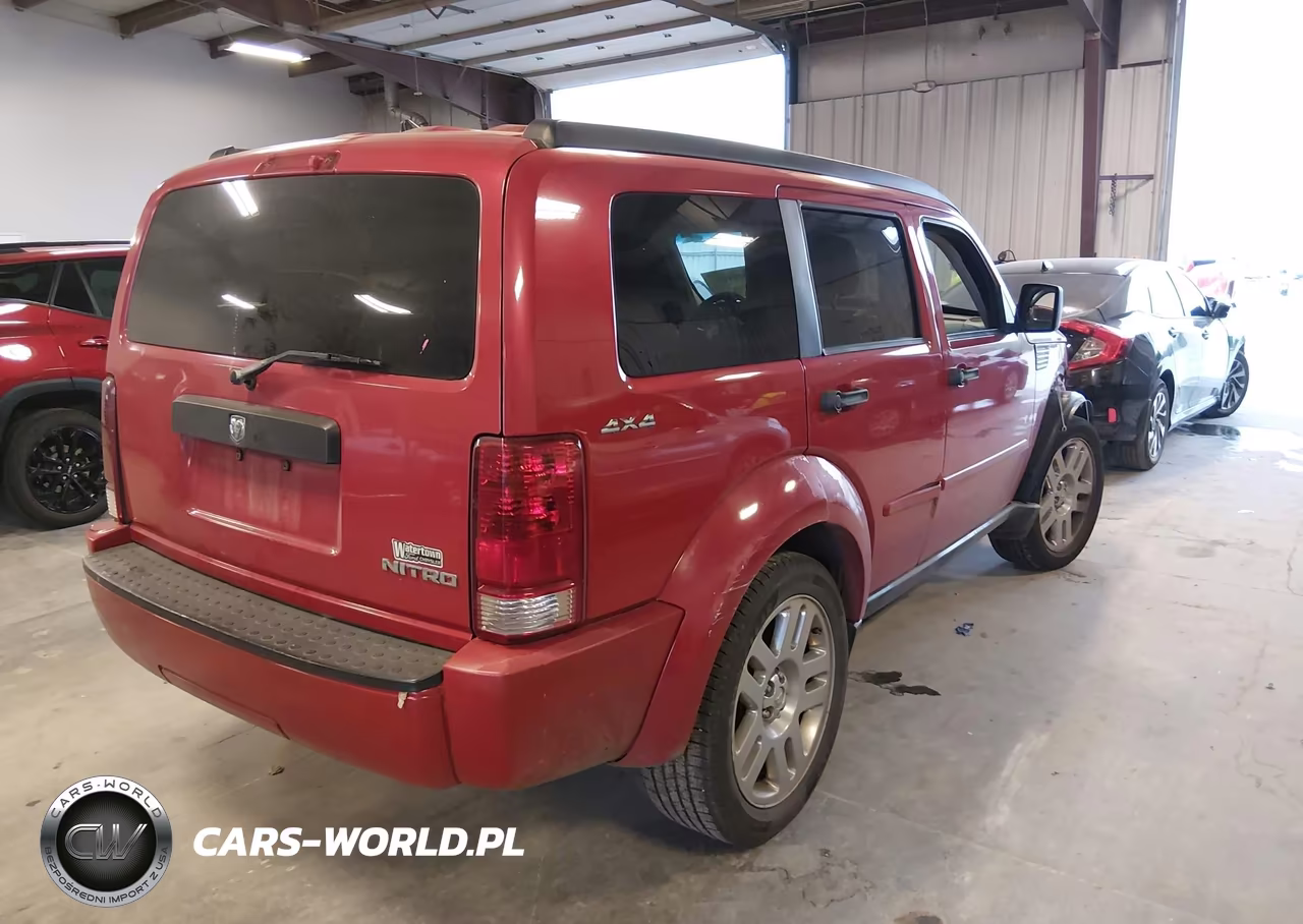 2011 Dodge Nitro Heat VIN:1D4PU4GK2BW605996 - 4