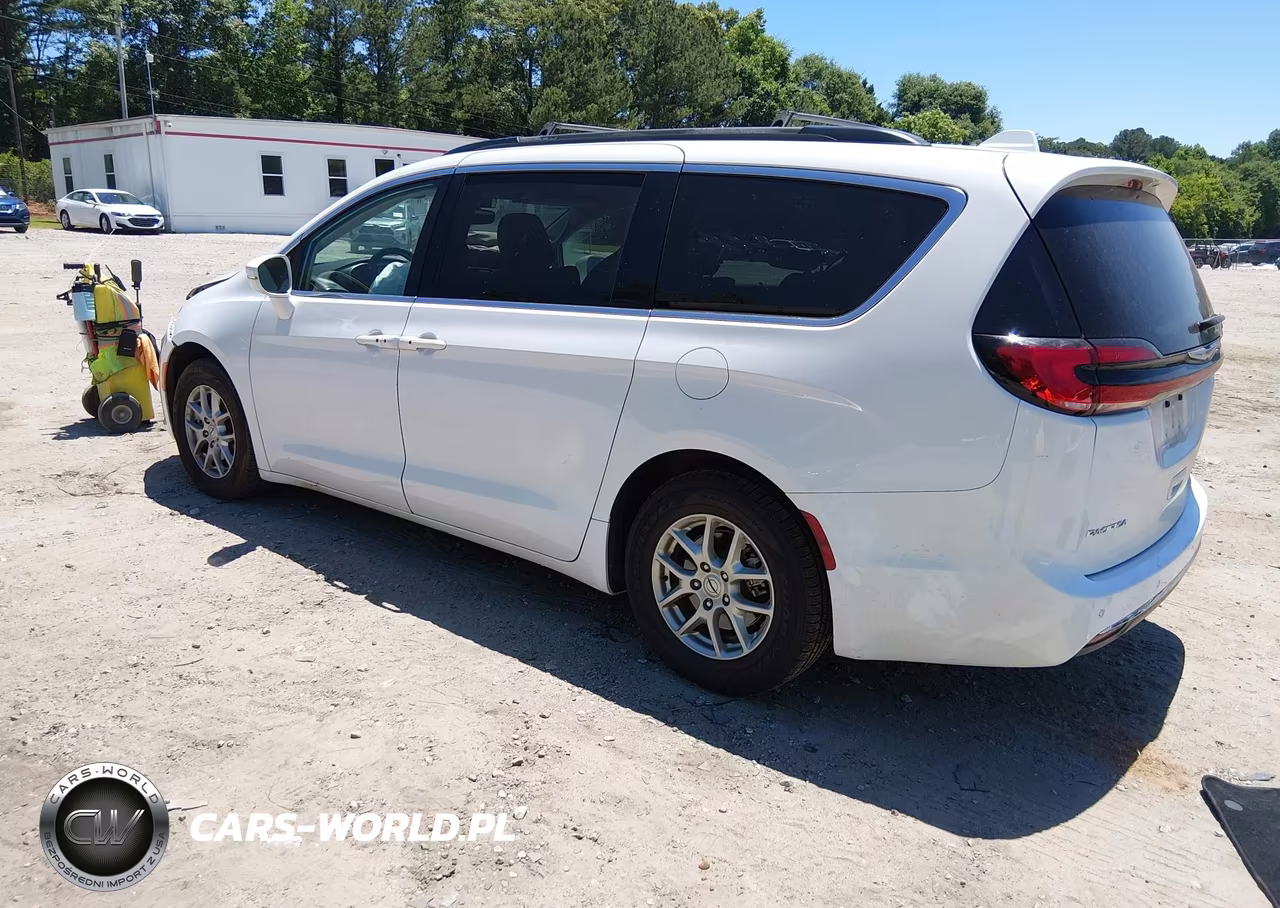 2022 Chrysler Pacifica Touring L VIN:2C4RC1BG7NR165815 - 3