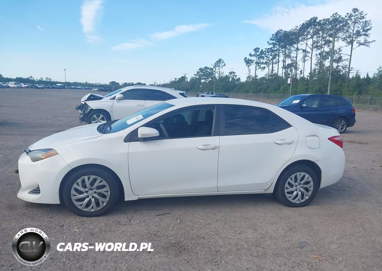 2018 Toyota Corolla Le VIN:5YFBURHE5JP805081 - 14