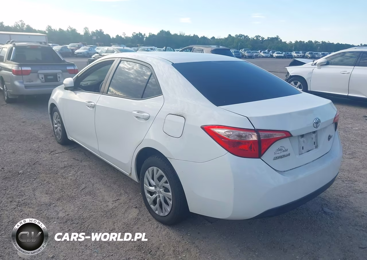 2018 Toyota Corolla Le VIN:5YFBURHE5JP805081 - 3