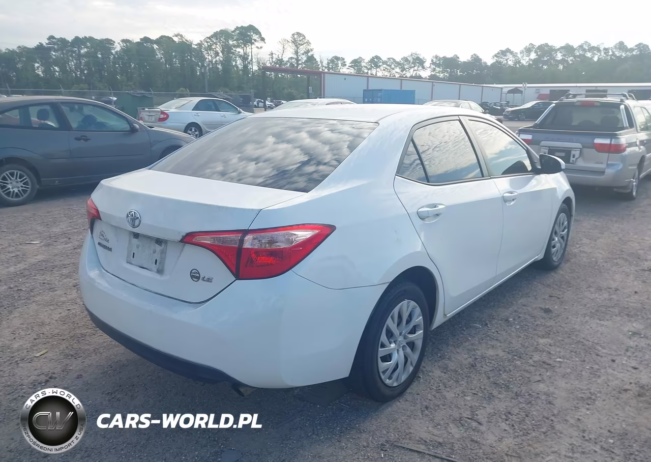 2018 Toyota Corolla Le VIN:5YFBURHE5JP805081 - 4