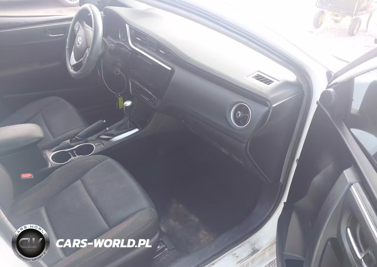 2018 Toyota Corolla Le VIN:5YFBURHE5JP805081 - 5