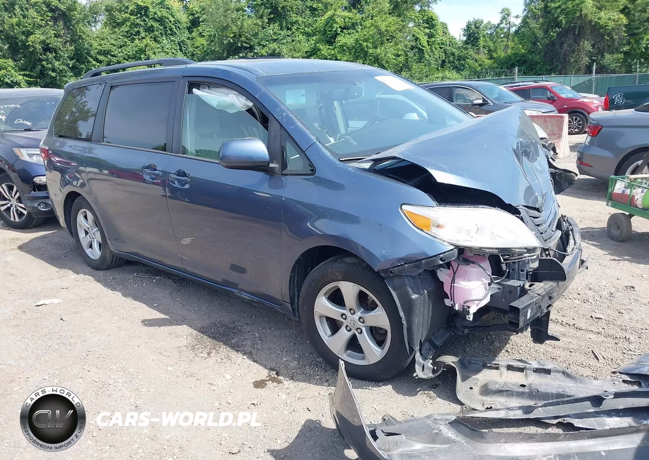 2015 Toyota Sienna Le 8 Passenger