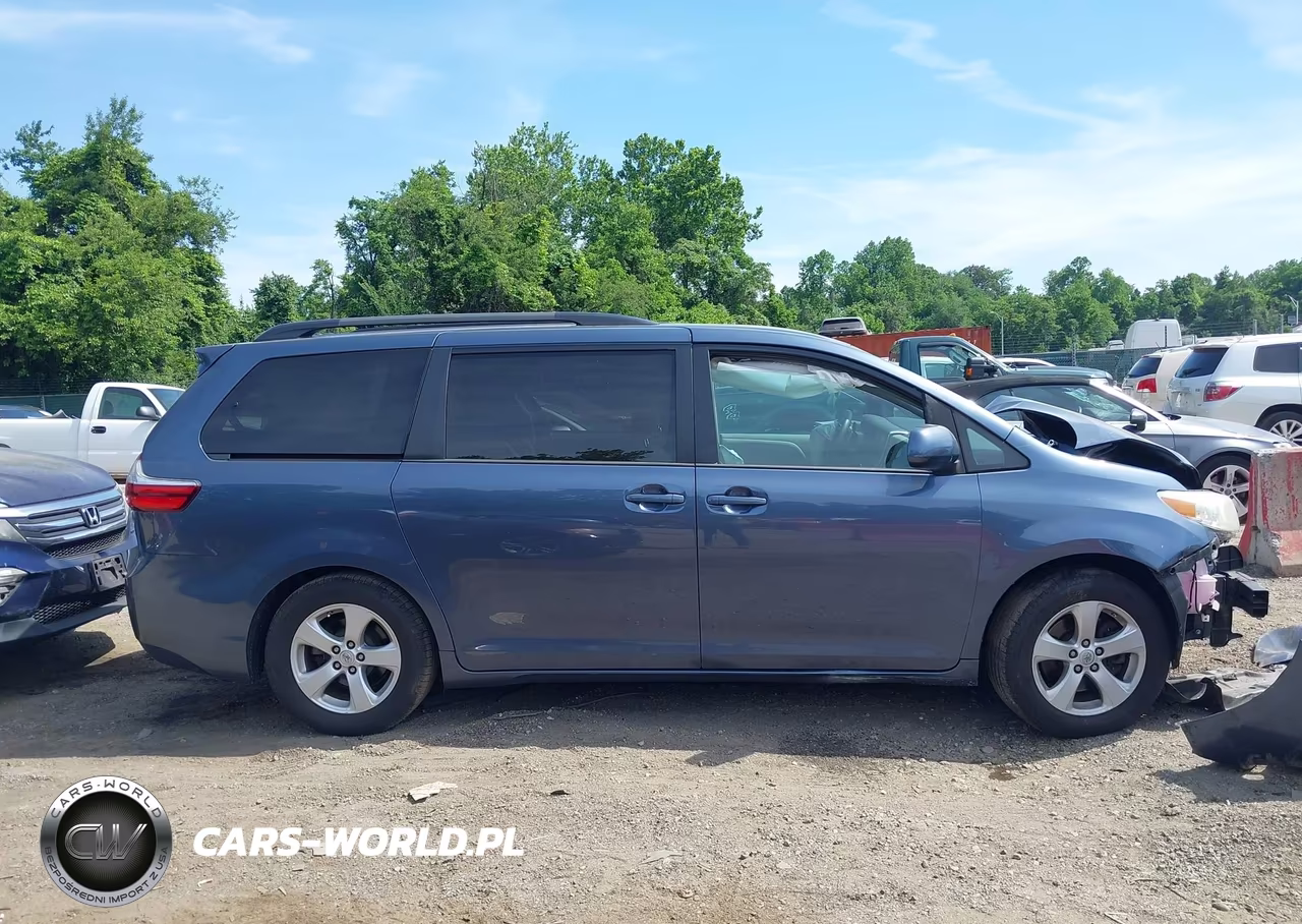 2015 Toyota Sienna Le 8 Passenger VIN:5TDKK3DCXFS570098 - 13