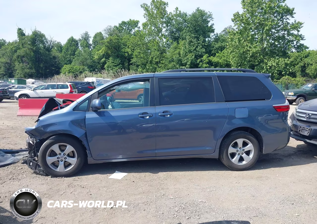 2015 Toyota Sienna Le 8 Passenger VIN:5TDKK3DCXFS570098 - 14