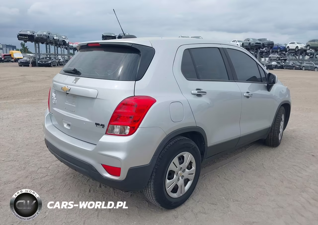 2017 Chevrolet Trax Ls VIN:3GNCJKSB6HL252667 - 4