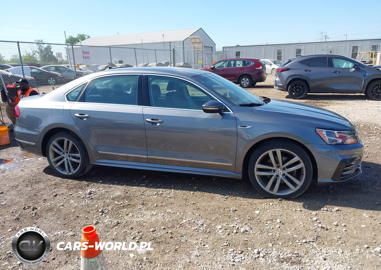 2017 Volkswagen Passat 1.8T R-Line VIN:1VWDT7A37HC069706 - 13
