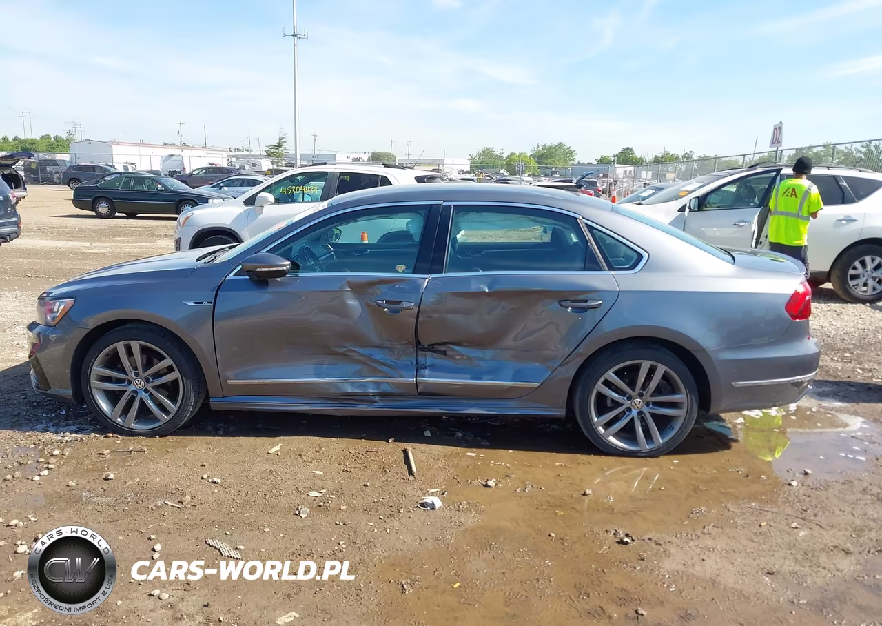 2017 Volkswagen Passat 1.8T R-Line VIN:1VWDT7A37HC069706 - 14