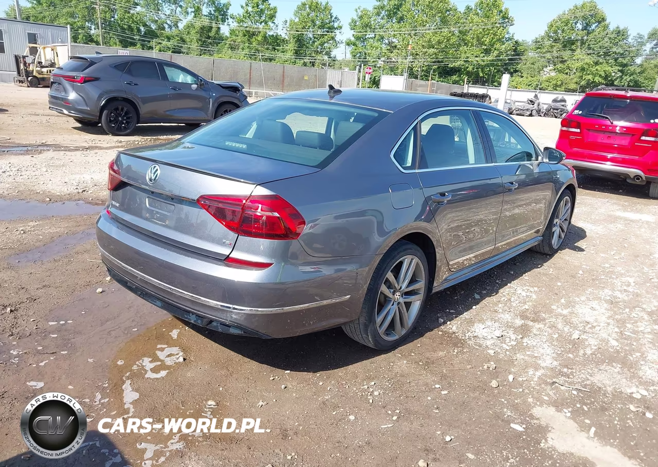 2017 Volkswagen Passat 1.8T R-Line VIN:1VWDT7A37HC069706 - 4