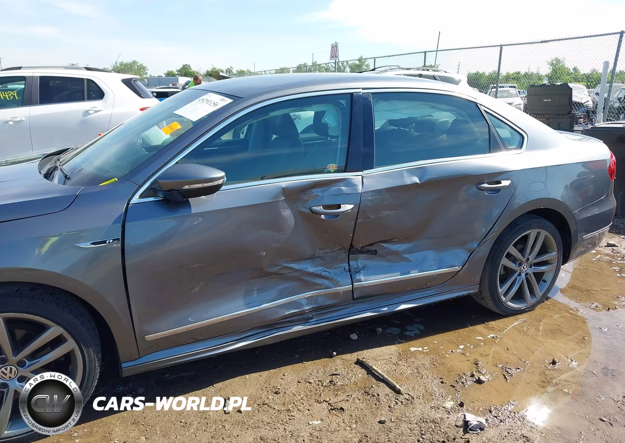 2017 Volkswagen Passat 1.8T R-Line VIN:1VWDT7A37HC069706 - 6