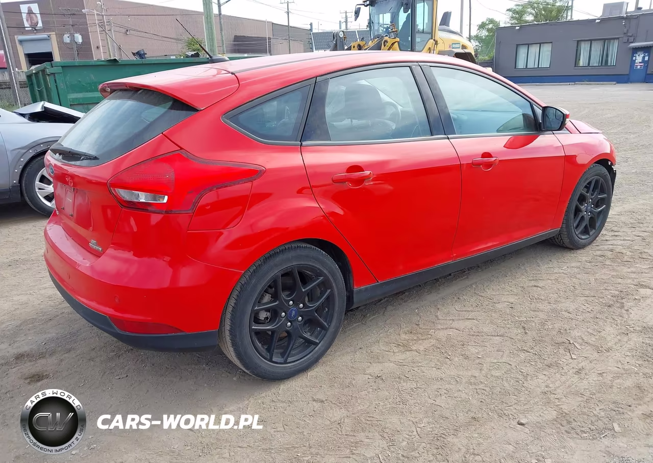 2016 Ford Focus Se VIN:1FADP3K24GL378592 - 4