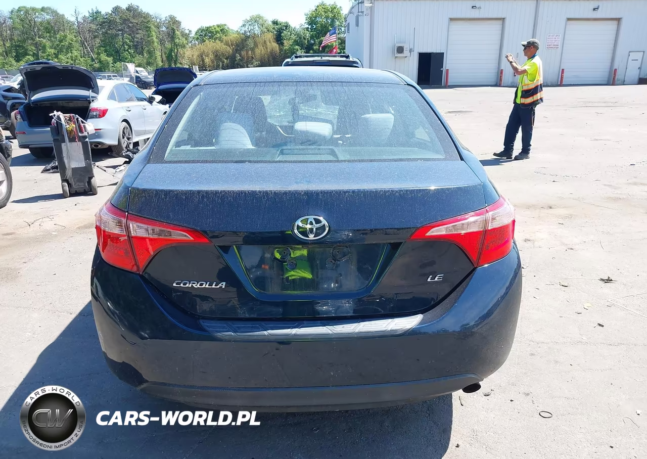 2018 Toyota Corolla Le VIN:2T1BURHEXJC994018 - 17