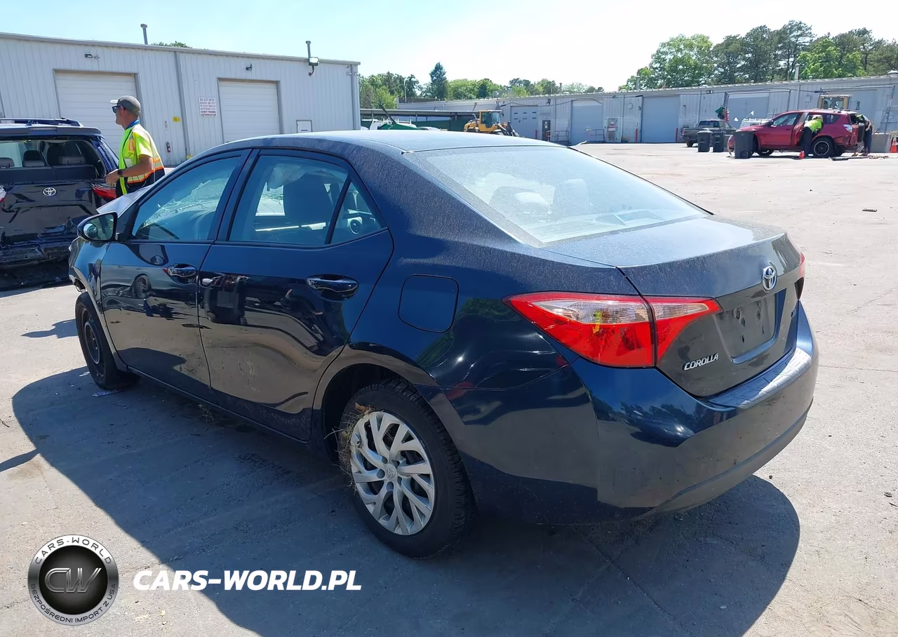2018 Toyota Corolla Le VIN:2T1BURHEXJC994018 - 3