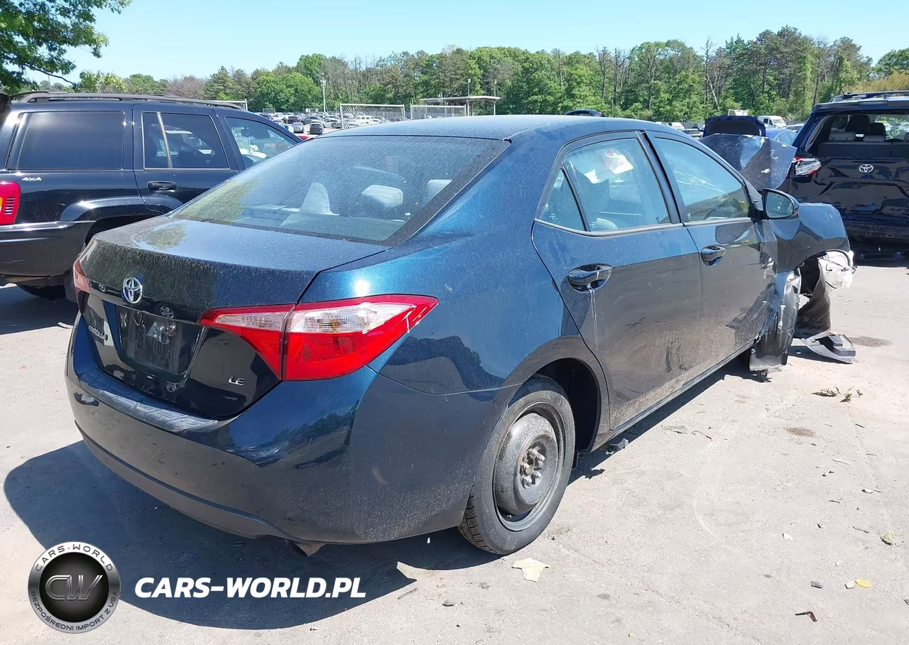 2018 Toyota Corolla Le VIN:2T1BURHEXJC994018 - 4
