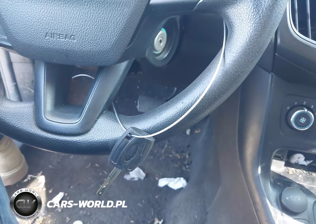2018 Ford Focus Se VIN:1FADP3F29JL280398 - 11
