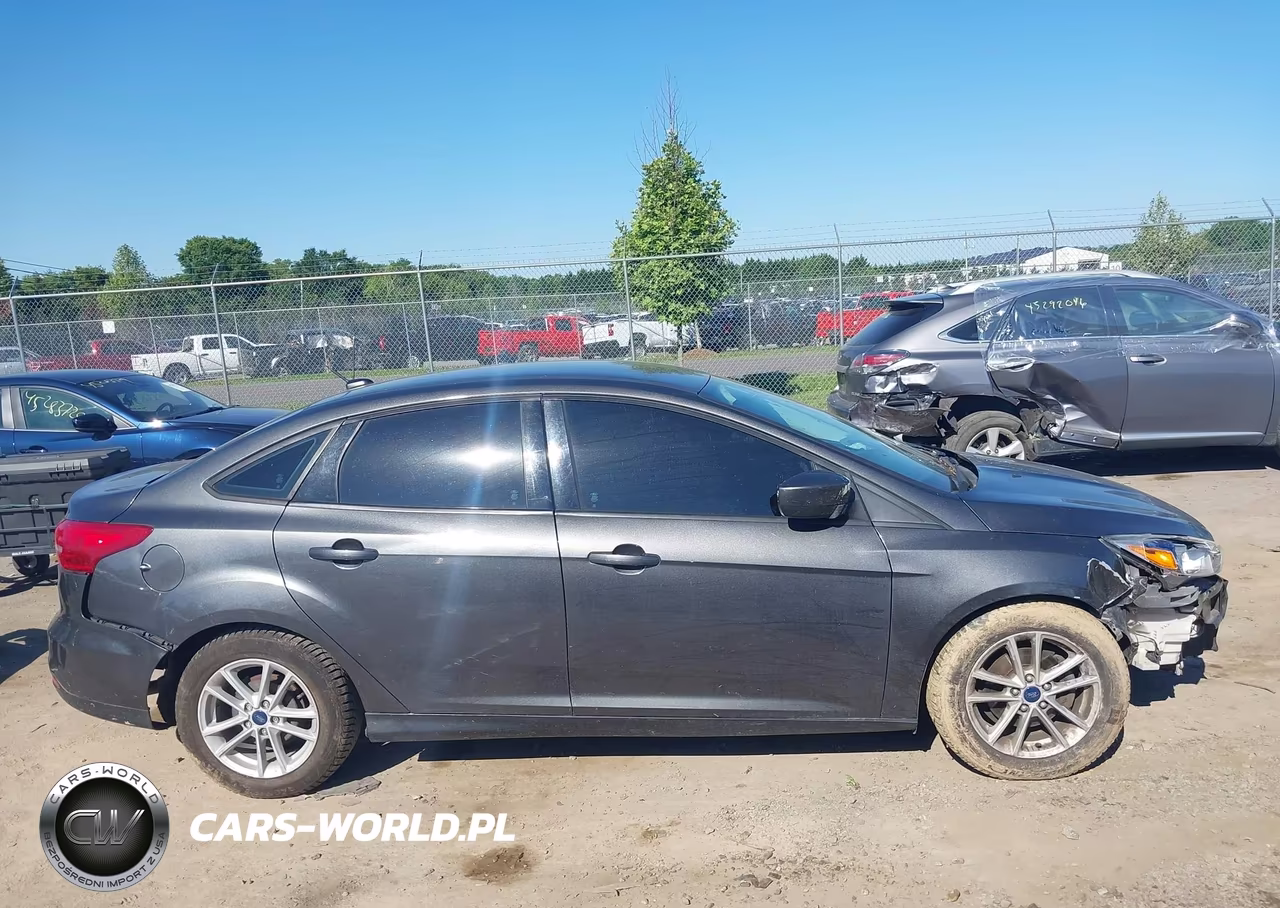 2018 Ford Focus Se VIN:1FADP3F29JL280398 - 14