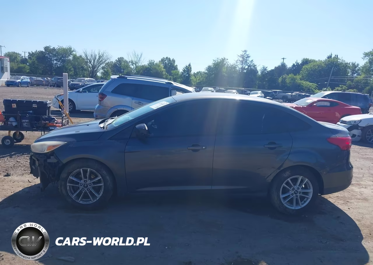 2018 Ford Focus Se VIN:1FADP3F29JL280398 - 15