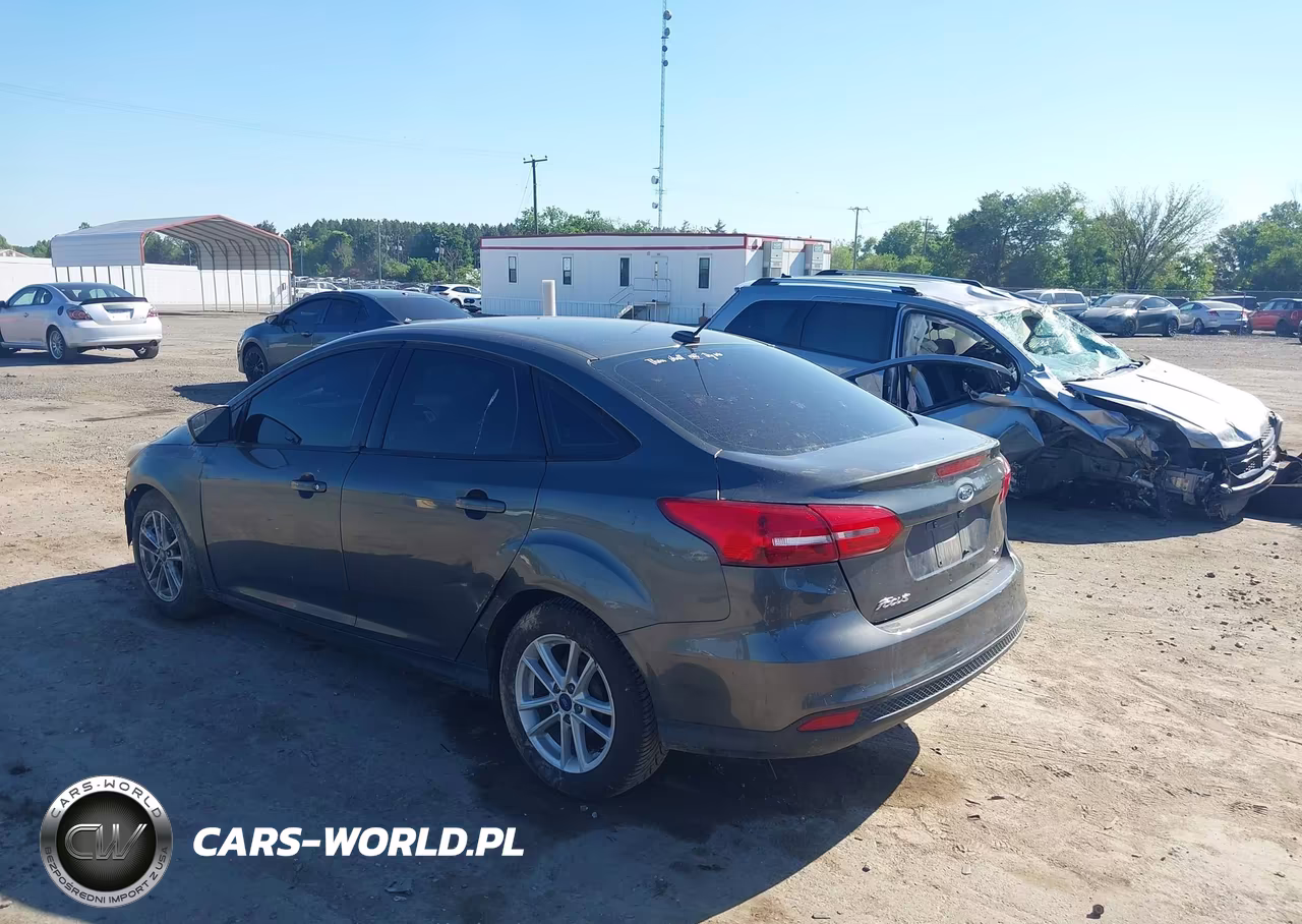 2018 Ford Focus Se VIN:1FADP3F29JL280398 - 3