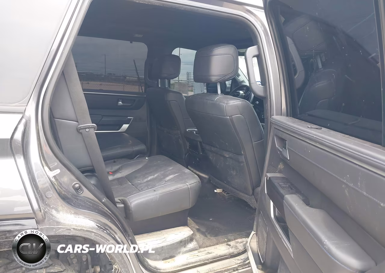 2024 Toyota Sequoia Platinum VIN:7SVAAABA0RX022037 - 8