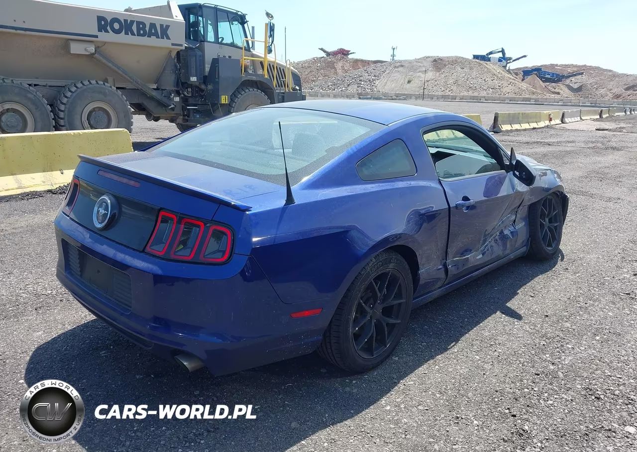 2014 Ford Mustang V6 VIN:1ZVBP8AM0E5319779 - 4