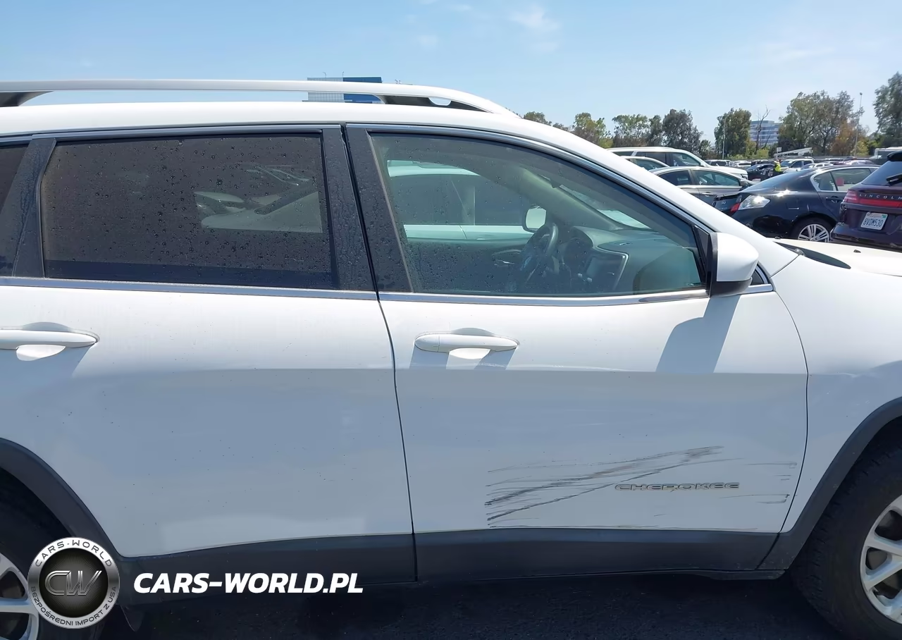 2018 Jeep Cherokee Latitude 4X4 VIN:1C4PJMCX9JD541246 - 13