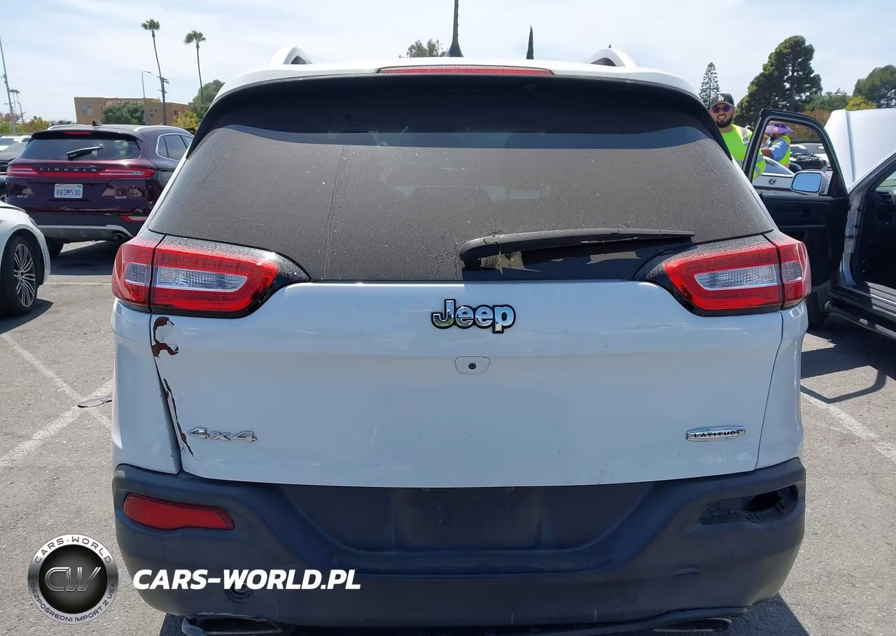 2018 Jeep Cherokee Latitude 4X4 VIN:1C4PJMCX9JD541246 - 16