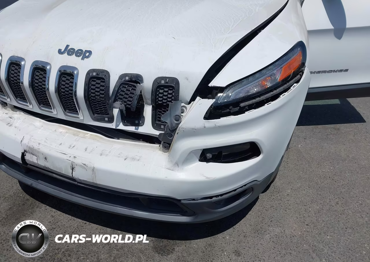 2018 Jeep Cherokee Latitude 4X4 VIN:1C4PJMCX9JD541246 - 6