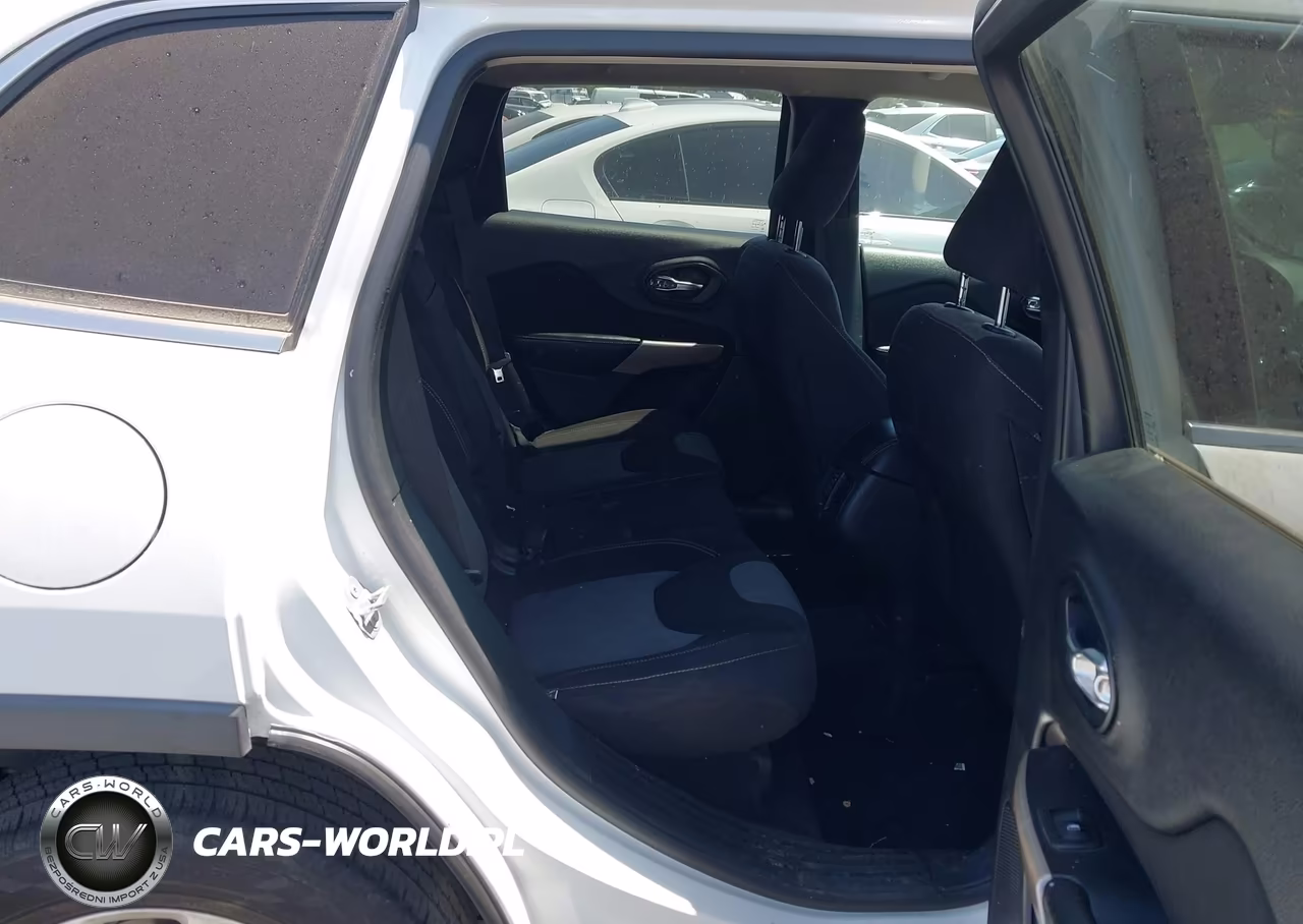 2018 Jeep Cherokee Latitude 4X4 VIN:1C4PJMCX9JD541246 - 8