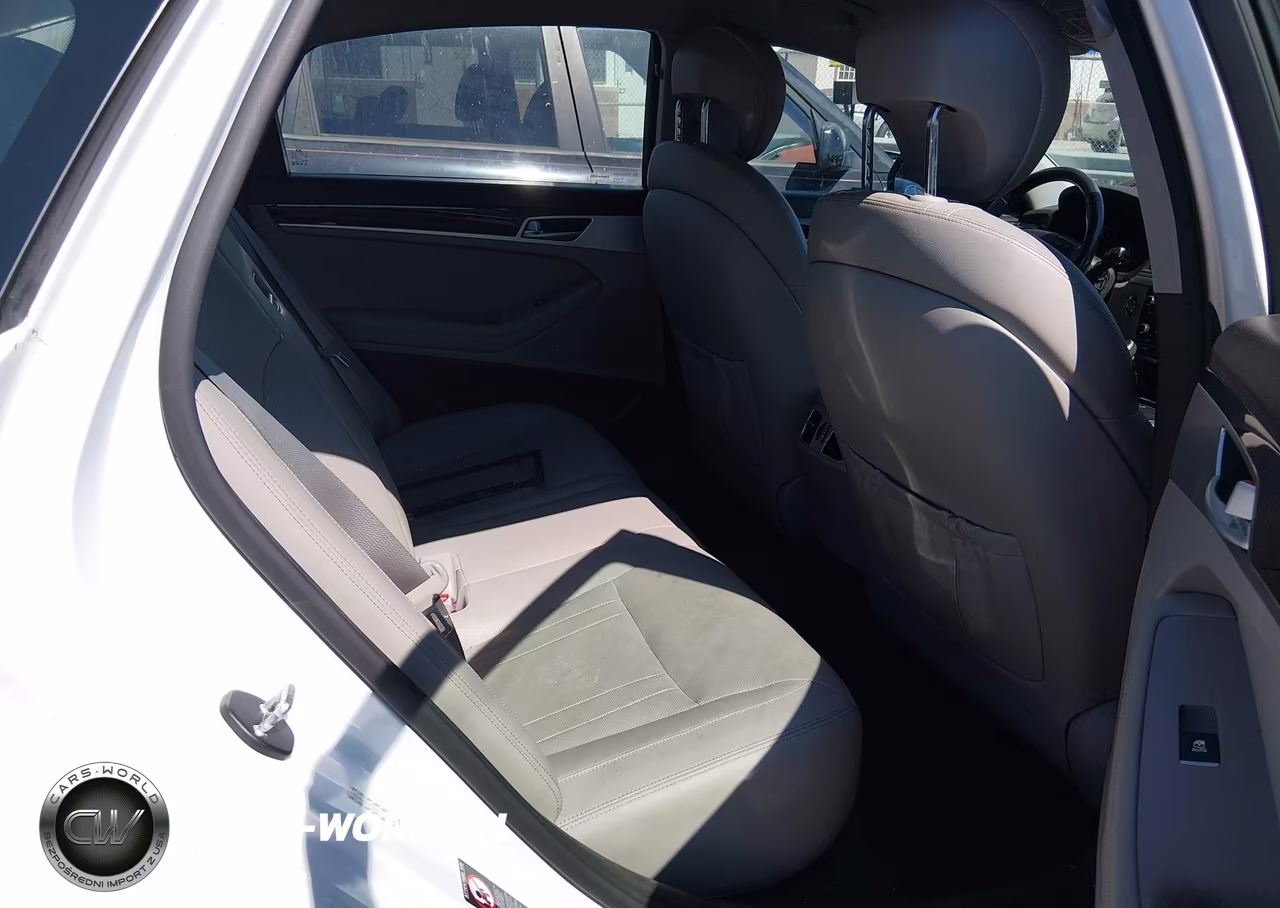 2016 Hyundai Genesis 3.8 VIN:KMHGN4JE2GU119295 - 8