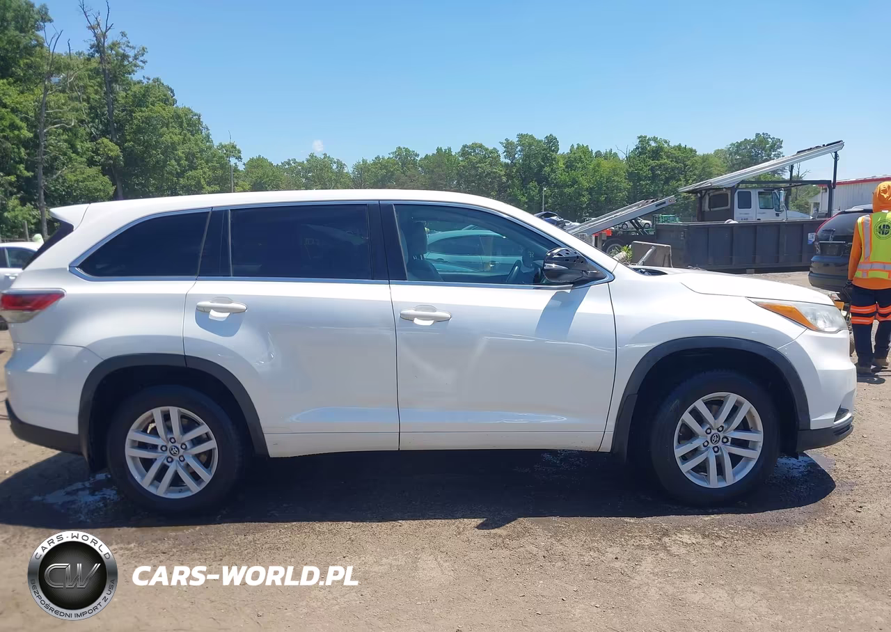 2016 Toyota Highlander Le V6 VIN:5TDBKRFH4GS317548 - 13